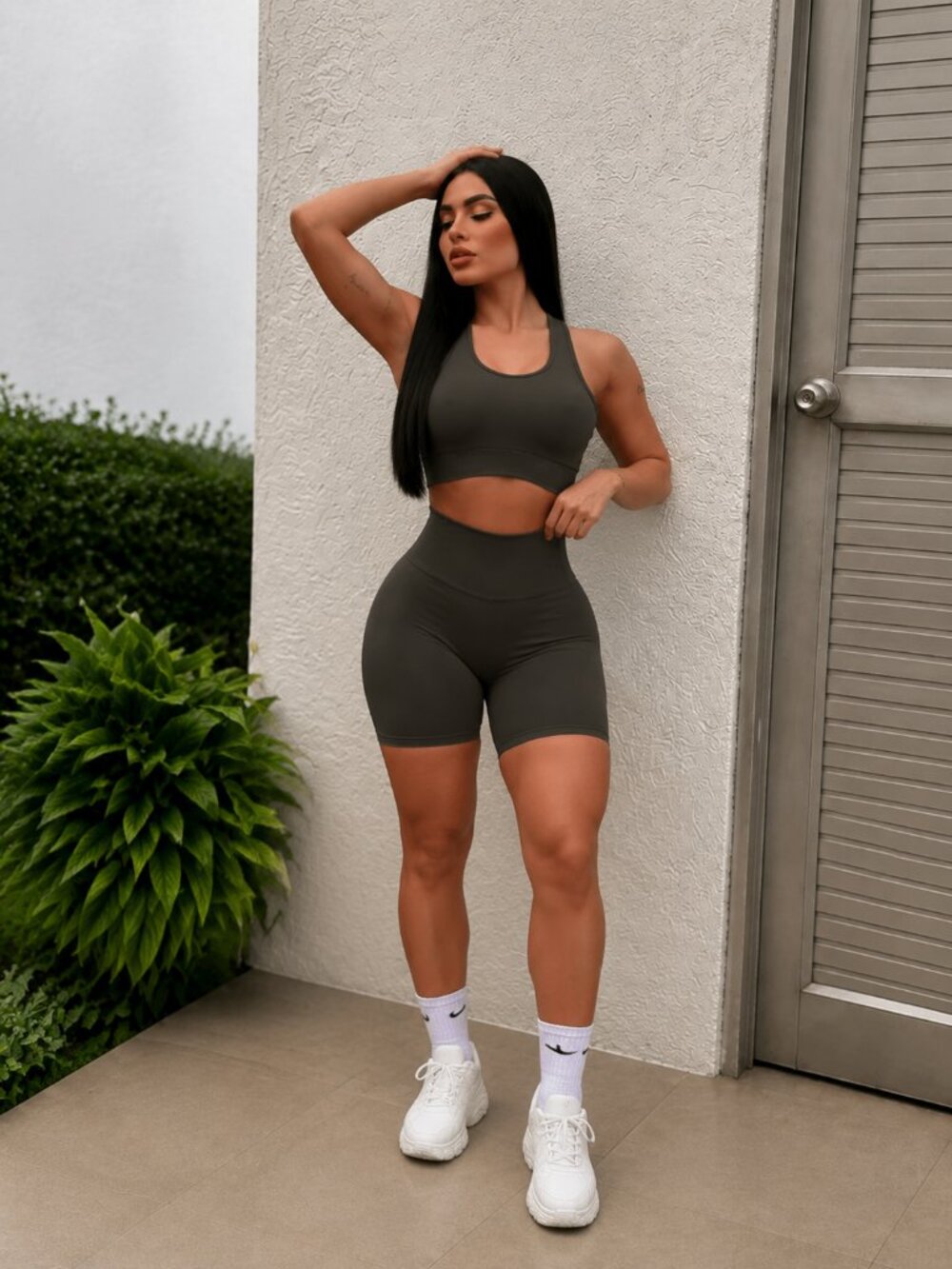 Conjunto Deportivo Suplex Gris – Top Crop y Short de Control Abdominal